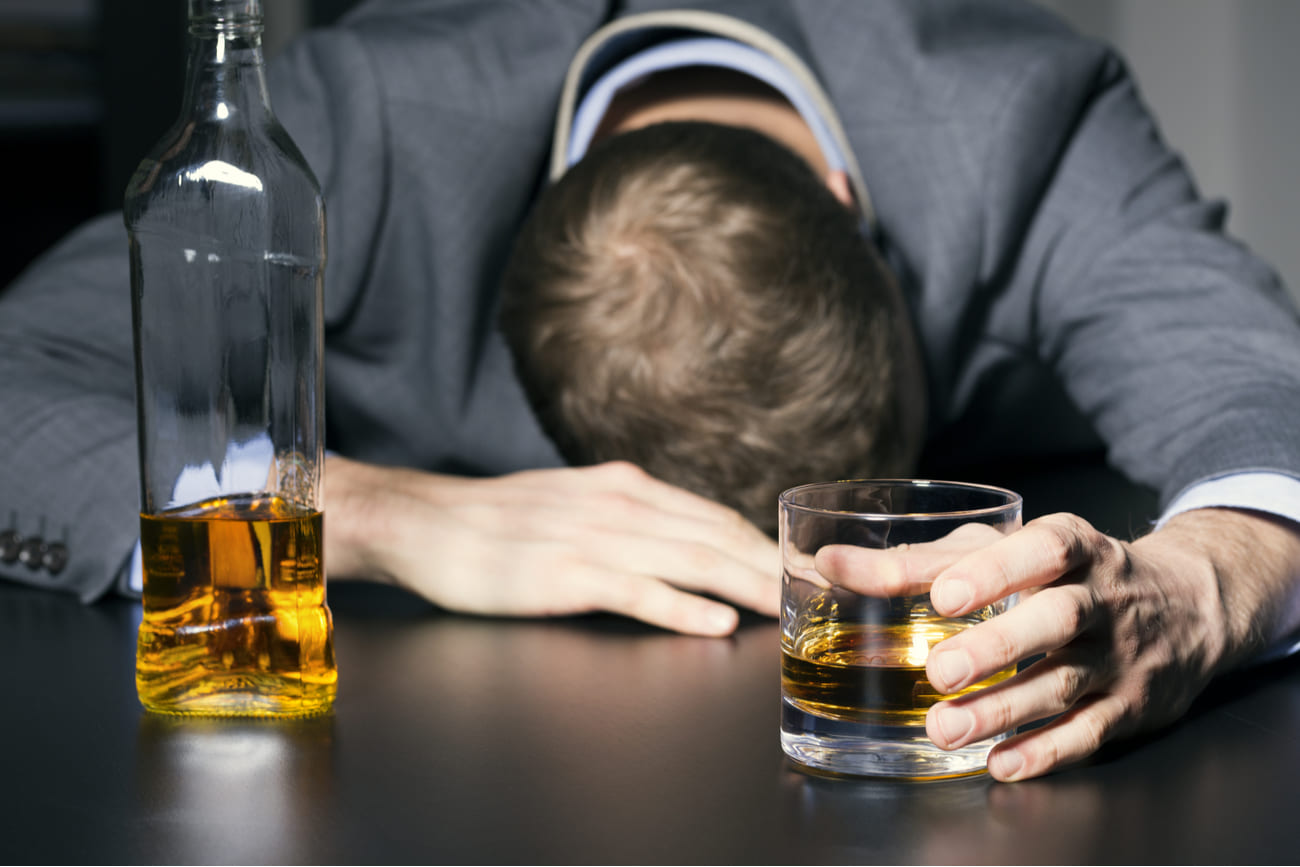 Отравление алкоголем: меры профилактики и оказание первой помощи